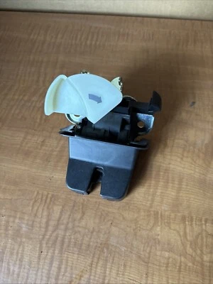 Cerradura tapa maletero puerta trasera Volkswagen Jetta 2009-2017 5C6827520B OEM Foto 1 de 4