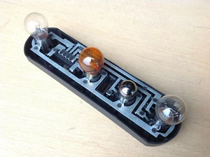 SMART FORTWO 450 CABRIO RÜCKLICHTLAMPE GLÜHBIRNENHALTER LINKS LH 00-07 ZB292145L - Bild 1 von 3