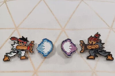 Pin esmaltado retro pixelado "Street Fighter" RYU + AKUMA. "Nuevo" (SELLADO). Foto 1 de 4