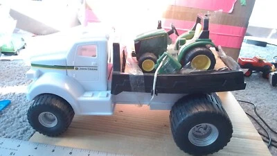 Tomy John Deere Truck w/ John Deere Utility/Yard Tractor Plastic Green/White Chi - Image 1 of 4