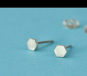 NEU Sterling Silber Sechseck Geometrische Ohrstecker - Bild 1 von 3