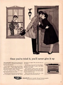 Pubblicità Stampa Macchina da Scrivere Reale 1956 Kiss Romance Pagina Completa Grande Rivista 10,5"x13,5" - Foto 1 di 1