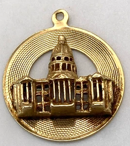 14k Yellow Gold US Capitol Building Charm 3.6g 3D on Round Disk - Picture 1 of 4