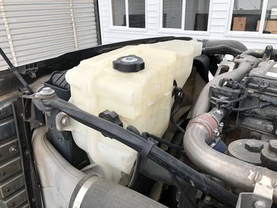 Botella de desbordamiento de radiador Freightliner Cascadia 2008-2020 - usada Foto 1 de 3