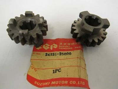 Nuevo de Lote Antiguo Suzuki Gear 3rd Drive TS100 TS90 24231-25000 Nos vendido como 2 Foto 1 de 2
