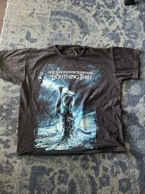 Camiseta Percy Jackson And The Olympians Lightning Thief etiqueta gigante Foto 1 de 4