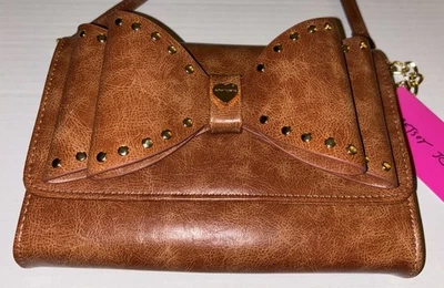 Bolso Bandolera Betsey Johnson XOBOWIE Marrón Coñac Correa de Cadena Arco Grande Foto 1 de 4