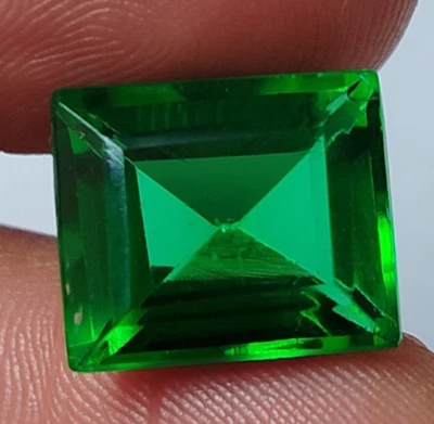 Large Colombian Green Emerald 9.40 Ct. Emerald Cut Loose Gemstone Gift for Women - Image 1 of 4