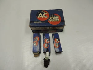 NOS AC SPARK PLUGS 43L - VINTAGE ORIGINAL - NEW IN BOX - Picture 1 of 5