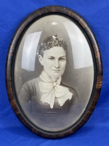 C.1920 Woman's Photo w/ Tiger Frame & CONVEX Glass, BUBBLE Glass 19.5" x 13.5" - Picture 1 of 10