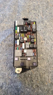 2008-2011 BUICK LUCERNE CADILLAC DTS REAR FUSE BOX UNDER SEAT OEM 13697145 - Image 1 of 4