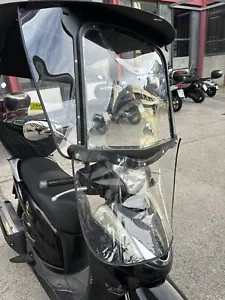 Tettuccio Copri Scooter Universale Con Parabrezza In Plastica Rigida - Foto 1 di 8