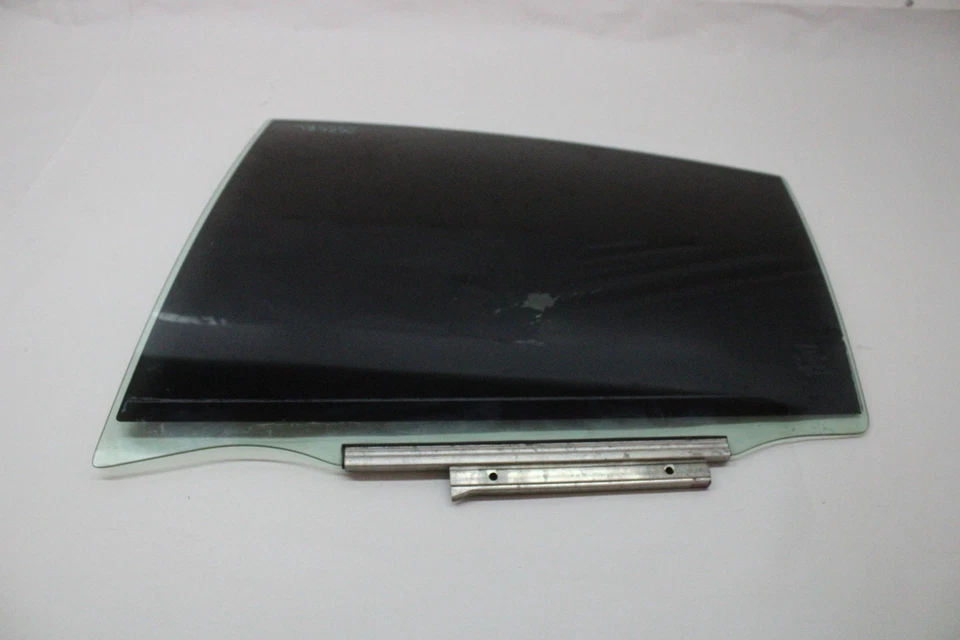 Toyota Prius C 2014 puerta trasera izquierda ventana cristal fabricante original 12 13 14 15 16 17 18 19 Foto 1 de 4