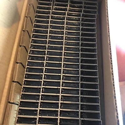 LOTE 100 CONDENSADORES DE PELÍCULA DE SUPRESIÓN YE-TS TEAPO YE25K305TS18 Foto 1 de 4