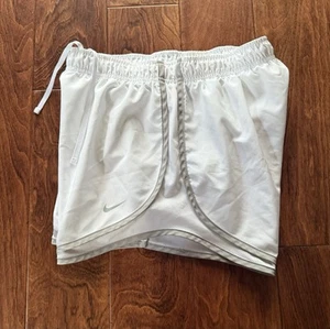 Nike White Medium Shorts Women - Picture 1 of 4