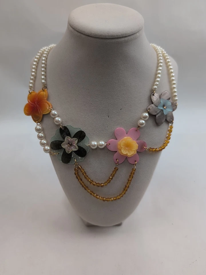 COLLAR ANTHROPOLOGIE NUEVO CON ETIQUETAS Perlas Vintage Flores Y2K  Foto 1 de 4