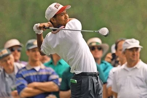 Young Tiger Woods Estilo Vintage - Icónica Leyenda del Golf - Imán Impreso Brillante 4x6 - Imagen 1 de 2