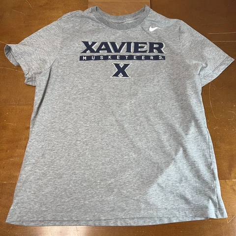 Xavier Musketeers Shorts Mens Extra Large Gray Nike Dri-Fit Short Sleeve Cover