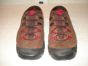 Nike Air Schuhe für Damen wasserdicht 6 1/2 B Größe 6,5 Größe Slipper - Bild 1 von 11