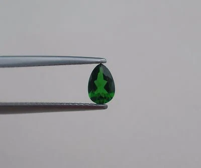 Natural Chrome Diopside Green Pear Loose Faceted Gem 6x4mm  - Image 1 of 4