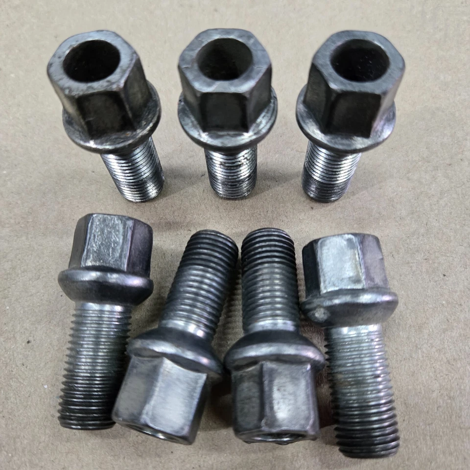 Juego de 4 pernos de tuerca de rueda OEM AUDI A1 - A8 VOLKSWAGEN VW Beetle Jetta Passat Golf Foto 1 de 1