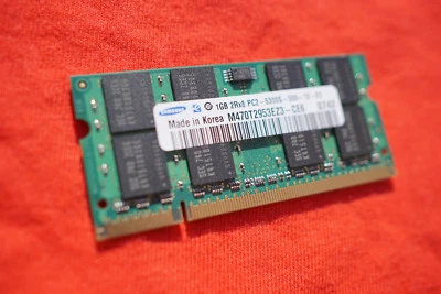 Samsung Laptop Memory RAM - 1GB DDR2 PC2 5300 - M470T2953EZ3-CE6 - Image 1 of 3