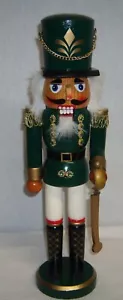 Soldado Cascanueces De Colección 15" con Espada, Chaqueta Verde, Borde Trenzado Dorado, Acentos Gemas - Imagen 1 de 10