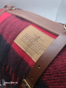 Pendelton wool motor robe, Black and Red with leather carrier - Picture 1 of 3