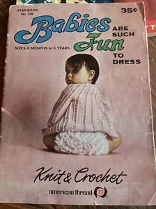 1967 BABIES ARE SUCH FUN TO DRESS STARBOOK NO.220 KNIT CROCHET AMERICAN THREAD - Picture 1 of 1