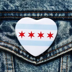 2.25” CHICAGO FLAG HEART SHAPE BUTTON - pin badge illinois usa pride chitown NEW - Bild 1 von 2