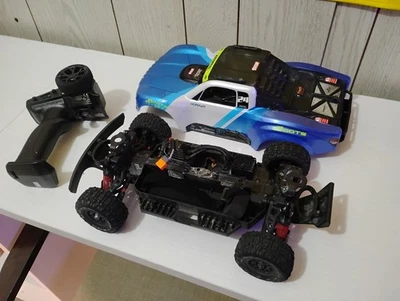 Arrma Grom Brushless Rtr 223 Brushless 4x4 Used - Image 1 of 4