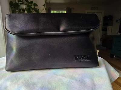Bolso sin asas CHANEL negro para maquillaje cosmético Foto 1 de 4