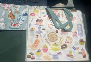 Lote de dos BOLSAS DE VIAJE DE COMPRAS REUTILIZABLES TJ MAXX, Foodie Mascota como se muestra - Imagen 1 de 4