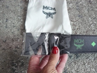 CINTURÓN DE CUERO MCM REVERSIBLE NEGRO/VERDE NUEVO CON ETIQUETAS Foto 1 de 4
