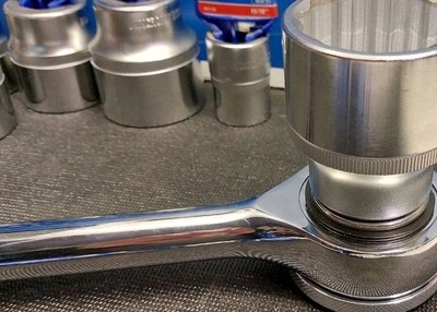 Kincrome Ratchet 3/4 500mm length.Come with Metric&IMPERIAL sockets Rrp $650 ... - image 1 of 4