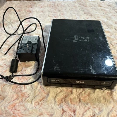 LG GE24NU40 M-DISC Super Multi Externo 24x DVD Regrabadora USB 2.0 Foto 1 de 4