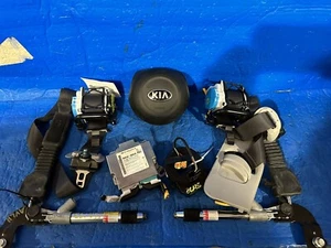2014-2015-2016-2017-2018-2019 Kia Soul driver wheel airbag & seatbelts  - Picture 1 of 6