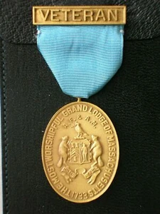 50 YEAR VETERAN MEDAL Most Worshipful Grand Lodge Of Massachusetts MASONS - Picture 1 of 3