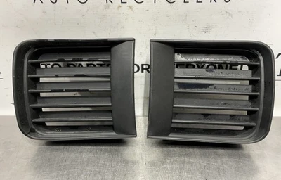 Cubiertas de plástico para luces antiniebla izquierda y derecha Nissan Pathfinder 1999-2004 Aftermarket Foto 1 de 4