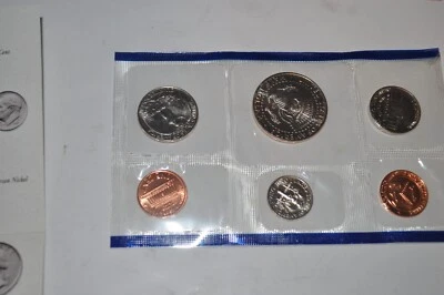 1992 US Mint 10 Coin Uncirculated Set Complete Philadelphia & Denver OGP & COA - Image 1 of 4