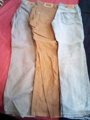 Lote de 3 Levi's niños talla 14 regular denim, caqui y gris cintura 27 largo 27 cónico Foto 1 de 4