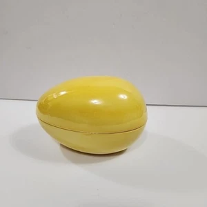 Plato de caramelo de huevo amarillo grande de cerámica Holland Mold con tapa - Imagen 1 de 7