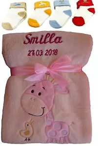 GROSSE AUSWAHL Babydecke mit Namen bestickt + BABYSOCKEN Baby Taufe Geburt - Bild 1 von 15