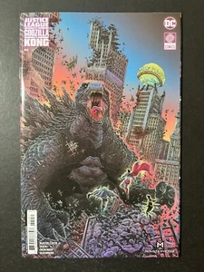 JUSTICE LEAGUE VS GODZILLA VS KONG #4 *NM OR BETTER!* (2024) STOKOE 1:50 VARIANT - Picture 1 of 2