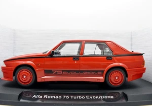 Modellino auto scala 1:18 alfa romeo 75 turbo modellismo statico da collezione - Foto 1 di 4