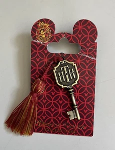 Disney Hollywood Tower Of Terror Hotel HTH Hotelschlüssel mit farbiger Quaste Pin NEU - Bild 1 von 2