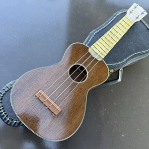 Vintage 50’s era unmarked Soprano Ukulele Uke. Estate item as found - Picture 1 of 18