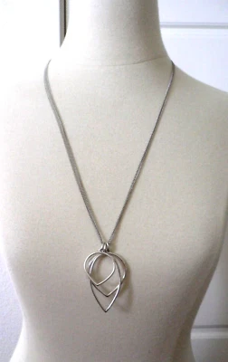 Collar de cadena doble con pétalos de hoja recortados LUCKY BRAND para mujer tono plateado BN $34 Foto 1 de 4