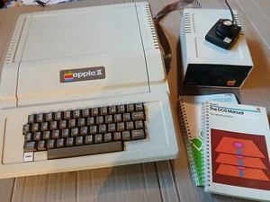Vintage Apple II A2S1 Home Computer + Disk II Drive & RF Low Serial #11512 MINT✅ - Picture 1 of 24