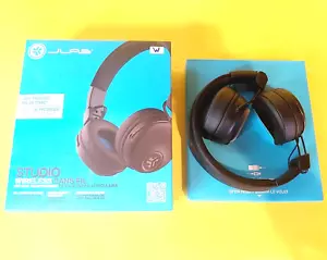 JLAB STUDIO WIRELESS ON-EAR HEADPHONES HBASTUDIORBLK4 BLUETOOTH 30HRS PLAYTIMEš„ - Picture 1 of 8